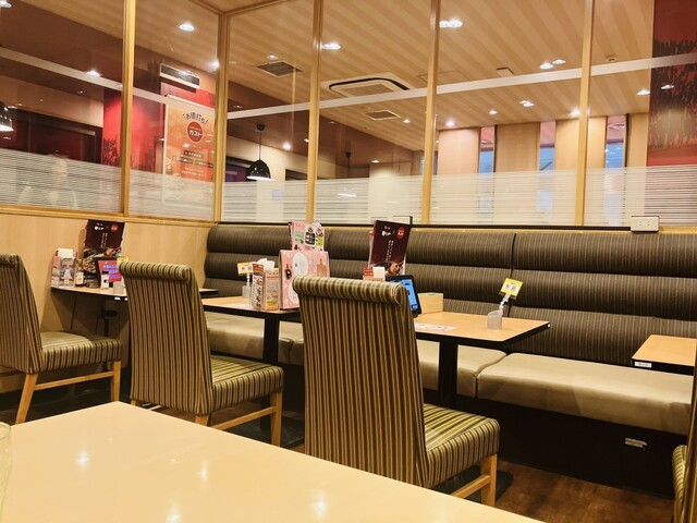 内観写真 : ガスト 鶯谷店 - 鶯谷/ファミレス | 食べログ