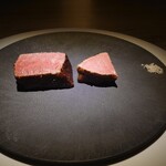 トレイス - 左:見蘭牛､右:katecureの牧場(16ヶ月)イチボ