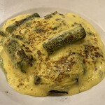 NALA - 中津産活ミル貝、タイラギ貝、恒見産牡蠣とアパラガスの薪焼き フキノトウのサバイヨンソース