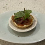 NALA - 中津産活赤貝とトマトのタルト