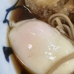 そば処 かめや - 玉子は生ではなく、温泉玉子で、黄身がトロッとしていて美味しかったです。