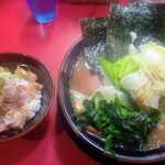 家系ラーメン とらきち家 - 