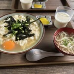 とうふの比嘉 - ぶっかけゆし豆腐、丼底に白飯が沈んでます