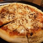 居酒屋 兀突骨 - アンチョビのピザ