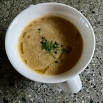 汽 - レンズ豆の温かいスープ