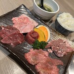 Yakiniku Shouzaemon - 上カルビ上ハラミ赤身ロースカシラ牛タンの5種盛り