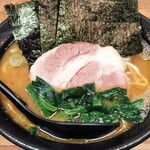 Iekei Ra-Men Densuke - ラーメン（並）（800円）