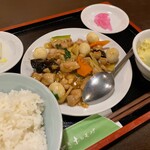 Ganso Kamiyaki Horumosa - 今回のオーダーは鶏肉とウズラの卵の醤油炒め