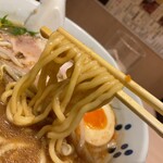 浅草名代らーめん 与ろゐ屋 - 麺は太麺