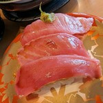 廻し鮨 新鮮や - マグロ三昧（醤油塗り後）