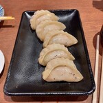 餃子と唐揚げの酒場 しんちゃん - しんちゃんの肉汁餃子