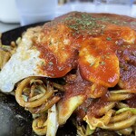 五万石 - インディアントマト焼きそば¥770内 備中高梁ご当地グルメ。うっすらカレー風味の麺に卵とケチャップが載っている。
