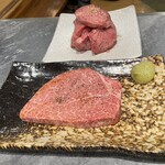 焼肉 山水 - 山水ブリアン、と奥に、生タンごっちゃ盛り再び！