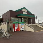 Kafe Onri Wan - 穴太駅　※結構、綺麗な駅でした