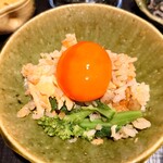 日本料理 柳燕 - 桜鱒と菜の花ご飯に卵黄醤油