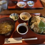 うるめ - 大きい天丼　小鉢は大根の炊いたん等その日により