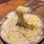 Grege - クリームパスタのように濃厚で
                      シンプルながら鶏出汁の旨味を感じ、とても美味しい♡(๑˃̵ᴗ˂̵)
                      ブラックペッパーで味が引き締まっていい感じです♪