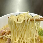 236045292 - 高加水でツルモチの、個性ある中太ストレート麺。