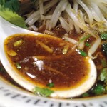 スパイス・ラー麺 卍力 秋葉原店 - スパイスたっぷりスープ