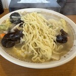 盛来軒 - 五目ワンタンメンの麺