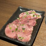 松翔苑 頂 - 牛タンの3種(元、中、シタ)  しっかり味ついてます♪