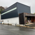 cafe de un - 店の外観　※お洒落建築、2階がこちらのお店