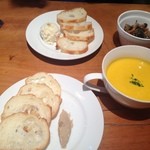 ビストロ ハッチ - ブランチで、スープときのこマリネとリエット