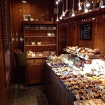 Boulangerie Queue - 