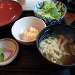 ろばた 旬菜 ねぶ家 - 味噌汁、漬物、玉子ポテトサラダ、サラダ