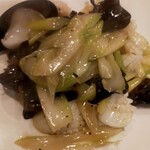 中華ダイニング 剋 - セロリとイカとキクラゲの炒め物