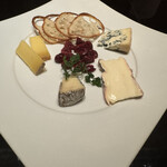 カーヴドシャンパーニュ ディヴァン - チーズ盛り合わせ