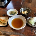 Sobadokoro Yamamoto - 天つゆ、薬味、小鉢