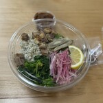 Unigreens - ジンジャーローストポークと春野菜のサラダ