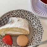 PRALINE RENARD - ロールケーキとダージリンティー