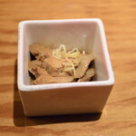 鉄板焼 とらのこ - お通し（あん肝の煮付）