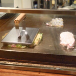 鉄板焼 とらのこ - ねぎ焼もう少しで完成♪