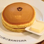 Hottokeki Tsurubamisha - パンケーキの焼き印は、どんぐりの形と“舎”の字を掛け合わせたもの。