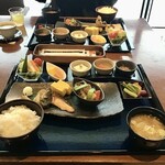 グランディッシュ - 品数がすごいです。ご飯はお粥も選べます、おかわりも可能です