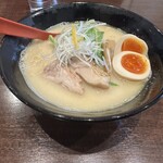 ゆうすけ - 鷄白ラーメン味玉乗せ