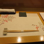 新ばし 星野 - テーブルセッティング。