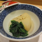 新ばし 星野 - 京大根と京菊菜がシンプルに炊かれています。