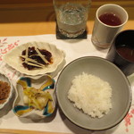 新ばし 星野 - お食事です。お椀は赤出汁。