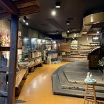 OLIVE - お店のドアを開けるとこんな感じです。右奥に進みます。