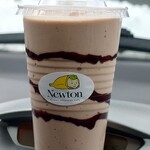 Newton - ドリンク写真:チョコバナナジュースのラージサイズ880円
