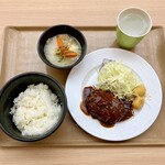 東京大学 中央食堂 - デミトマトハンバーグ354円に大ライス181円と豚汁97円