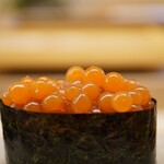 鮨おばな - 一見ハリがありそうな粒感でも、まるで薄皮が無いようにトロけていく。