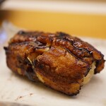 鮨おばな - 柔らかくてふんわりとした仕様は一気に同化。抜ける香ばしさと身の旨味、さらに煮詰めが重なればホロ苦さが絶えず鼻から抜けて粋な一体感をつくる。