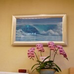 鮨おばな - サーフィン好きの尾花氏に寄り添う絵画