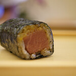 鮨おばな - 色の悪いものを敢えて用いて、堂々たる最上級の巻物に。