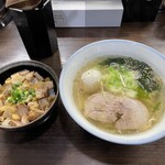 麺屋 Booth - 塩ラーメン　トッピング味付玉子　焼豚・メンマ丼　